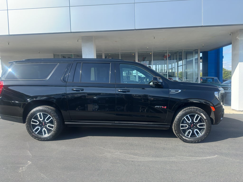2023 GMC Yukon XL AT4