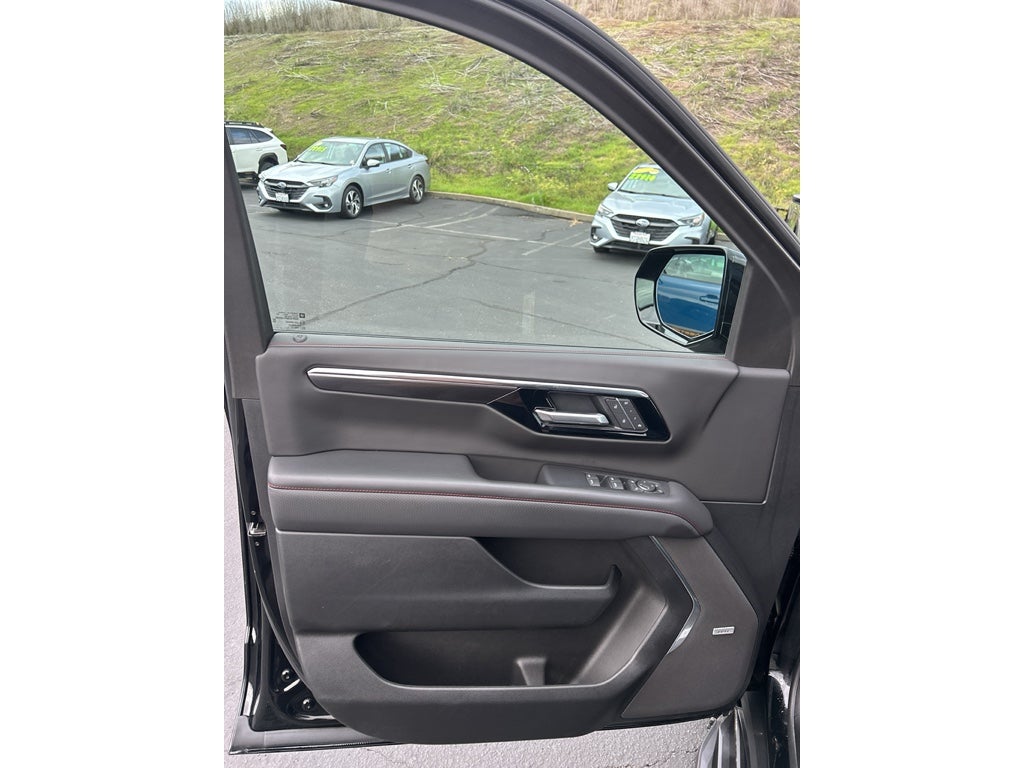 2025 Chevrolet Suburban RST