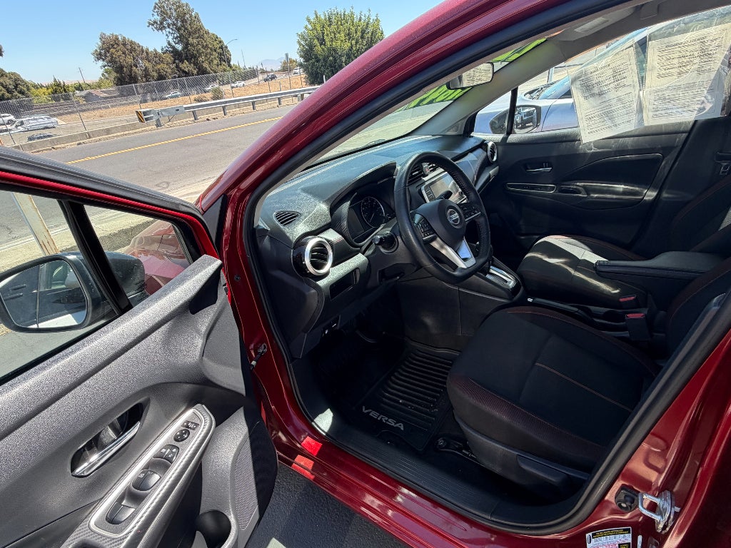 2022 Nissan Versa SR